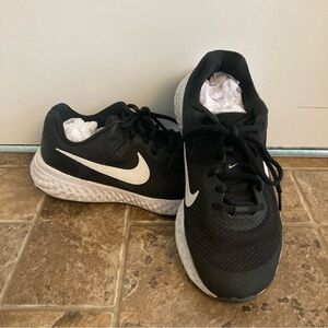 Kids Nike Free sneaker in 4Y wide